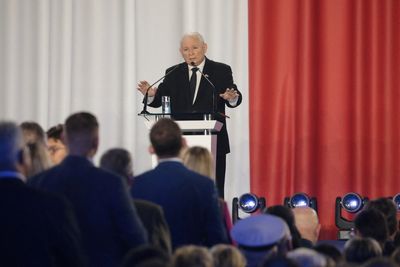 Polish ruling party leader Kaczynski leaves government