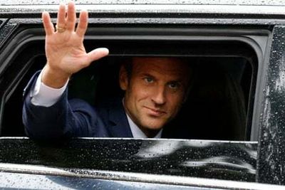 Macron to meet rival parties after losing majority in French elections