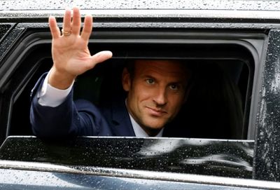 Macron holds talks on France deadlock but rejects PM resignation