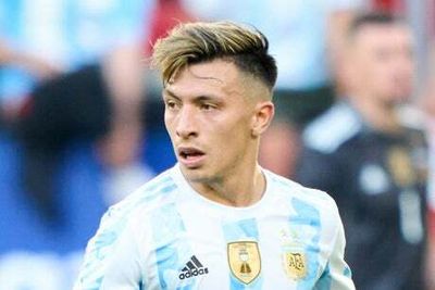 Arsenal told Lisandro Martinez will struggle to break into starting line-up amid £30m transfer talks