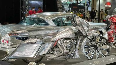 This Custom Harley-Davidson Street Glide Is An Engraved Metal Vision