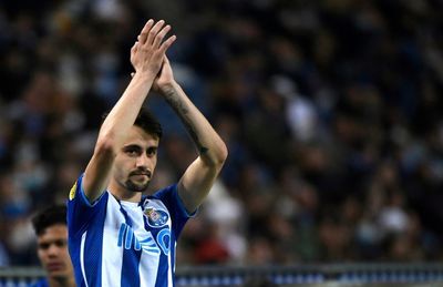 Arsenal sign midfielder Fabio Vieira from Porto