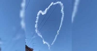 Amazing moment plane draws a huge heart in the sky