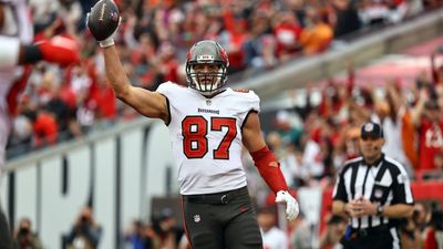 NFL Twitter Reacts to Rob Gronkowski’s Retirement Decision