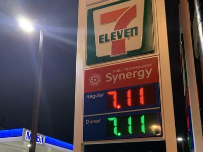 No, this 7-Eleven isn't charging $7.11 for gas, even if the internet says so