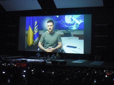 Ukraine news - live: Russia says EU sanctions that prompted transit ban ‘unacceptable’