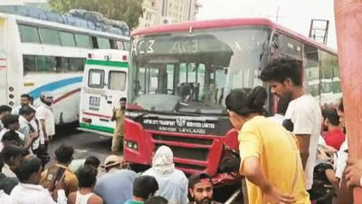 Kolkata: Racing bus kills biker, driver held