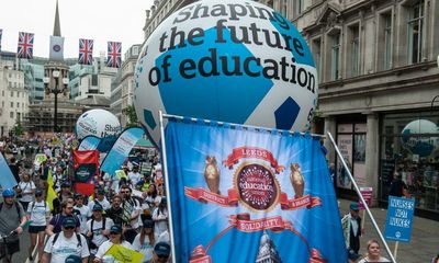 Largest teaching union threatens to ballot members in England on strike action