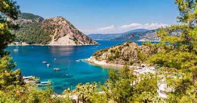 Warning as wildfire breaks out near holiday resort popular with UK tourists