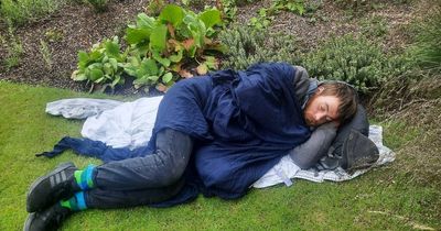 Man who lost his mum to cancer now cries himself to sleep living on the streets
