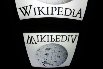 Google agrees to pay for Wikipedia content