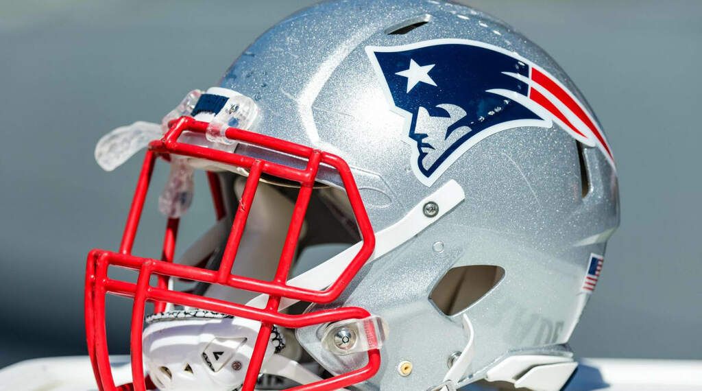 Patriots Unveil Red Throwback Uniforms for 2022 NFL…