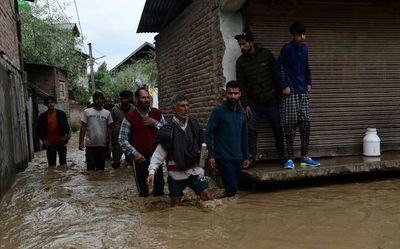 Rain and snow lead to Kashmir floods; 2 missing in Pahalgam