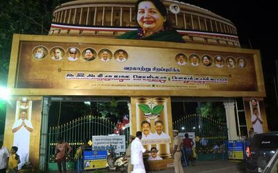 More members of AIADMK extend support to Palaniswami
