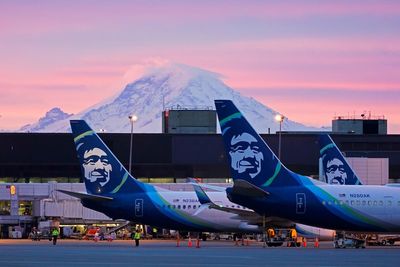 Alaska Airlines reaches contract deal with some workers