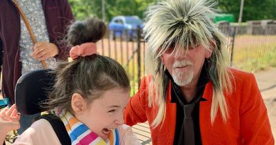 Glasgow Taxi to Troon driver surprises delighted pupil with trophy and chocolates