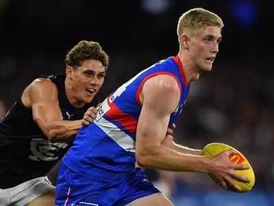 English signs fresh AFL deal with Bulldogs