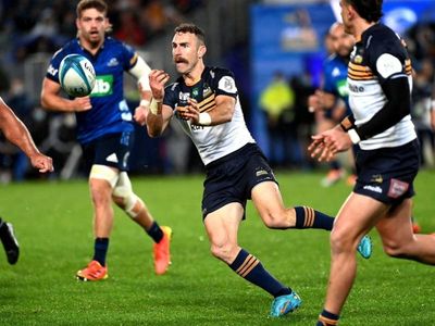 Wallabies' White wants dinner with Eddie