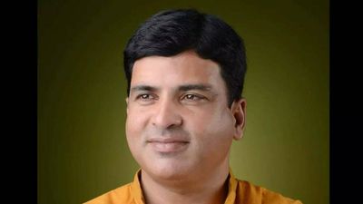 Independent MLA Aashish Jaiswal reaches Guwahati; all set to join Eknath Shinde group