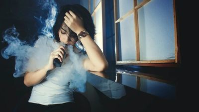 Growing use of e-cigarettes could lead to increase in tobacco smoking, Australia's peak medical body warns