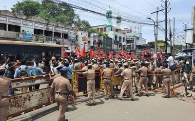 CPI(M) cadres lay siege to Madurai railway station over Agnipath scheme
