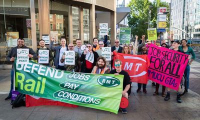 Climate justice groups join British rail strike picket lines