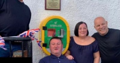 Lanarkshire pub goers and Rangers club buy defibrillator in memory of late friend