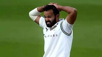 Yorkshire chairman Kamlesh Patel targeted by abusive letters in Azeem Rafiq racism row