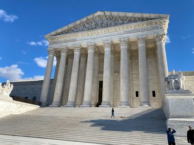 US Supreme Court strikes down New York restriction on guns