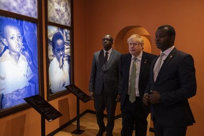 Boris Johnson pays tribute to victims of Rwanda genocide