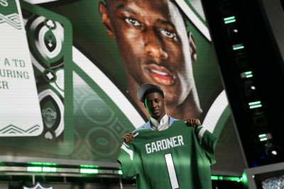 LOOK: Jets’ rookie Sauce Gardner gifts mom new car