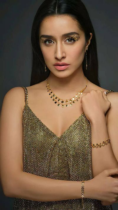 Shraddha Kapoor redefines elegance in ethnic wear