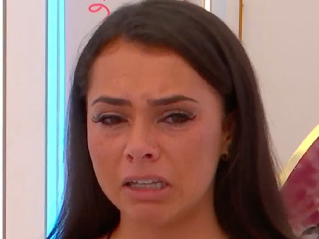 Love Island Fans Share Support For Paige As She Breaks 7513
