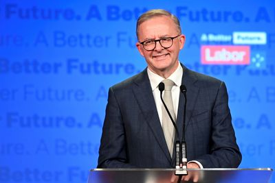 Australia looks to mend French ties on PM visit after submarine row
