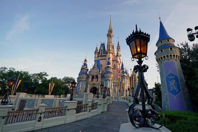 Sheriff’s office says man stopped trying to enter Disney World with guns, ammunition
