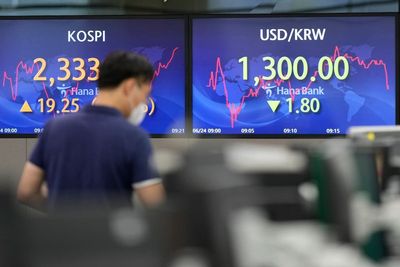 Asian shares gain as investors shrug off downbeat data
