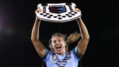 Isabelle Kelly scores late try as NSW Sky Blues beat Queensland Maroons 20-14 in Canberra