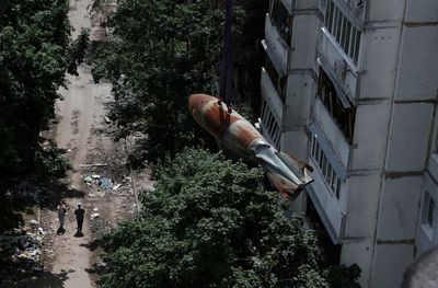 Huge 500kg unexploded bomb removed from Kharkiv after it landed on apartment building