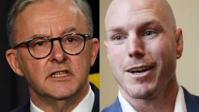 Crossbench anger as Prime Minister slashes most of their parliamentary staff