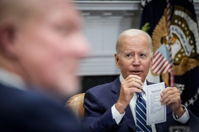 Biden accidentally reveals ‘embarrassing’ cheat notes to himself
