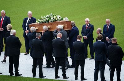 Thousands pay respects to Phil Bennett at former Wales star’s funeral