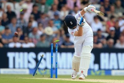 Boult strikes as England slump to 55-6 against New Zealand