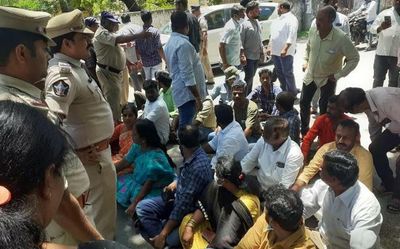 Andhra Pradesh: TDP activists, police exchange heated arguments in Chittoor