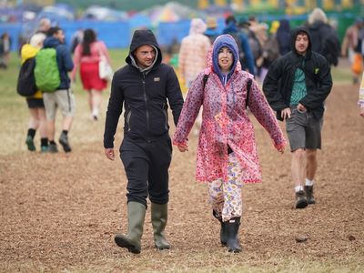 Showers forecast over weekend threaten to dampen Glasto spirits