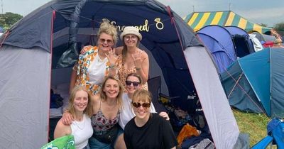 Couple propose to each other at same time at Glastonbury after both making secret plans