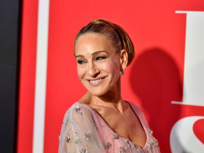 Sarah Jessica Parker calls out ‘sexist’ society for age-shaming women: ‘We don’t talk about men that way’