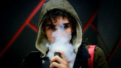 Smoking rates down in the Latrobe Valley, but experts fear vaping is taking over
