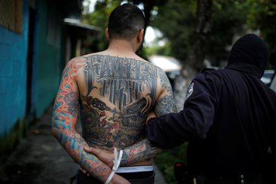 U.S. pressures El Salvador to extradite wanted MS-13 leaders
