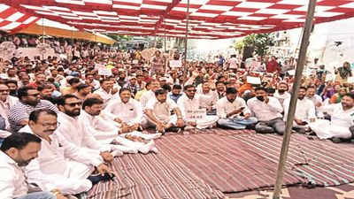 Ludhiana: Municipal Corporation safai karamcharis continue stir seeking regularisation of jobs