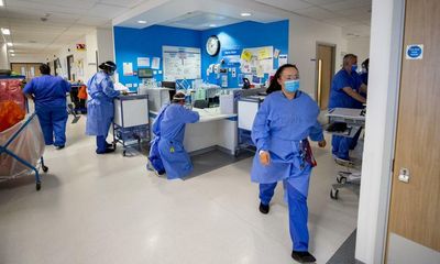 NHS staff should get at least a 4% pay rise, say independent experts